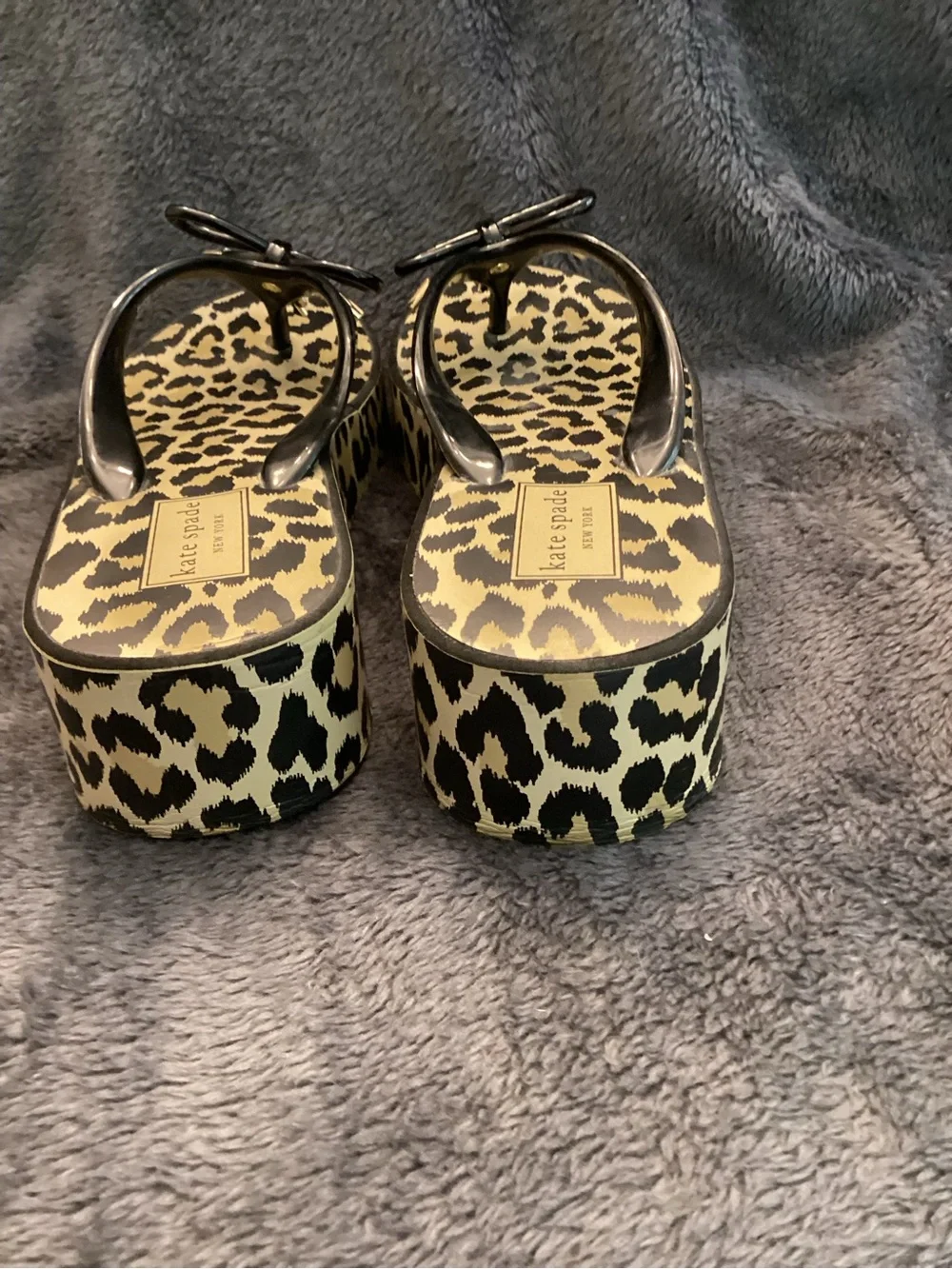 kate spade Leopard Print Platform Flip Flops with Bow Accent and Charm size 6